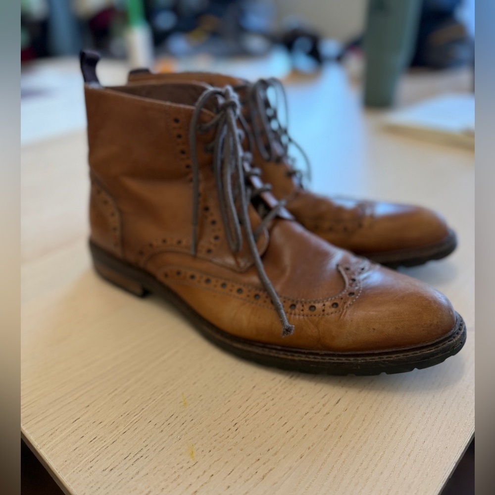 Gordon Rush short wing brown leather boot. Men’s size 11. Rubber sole.